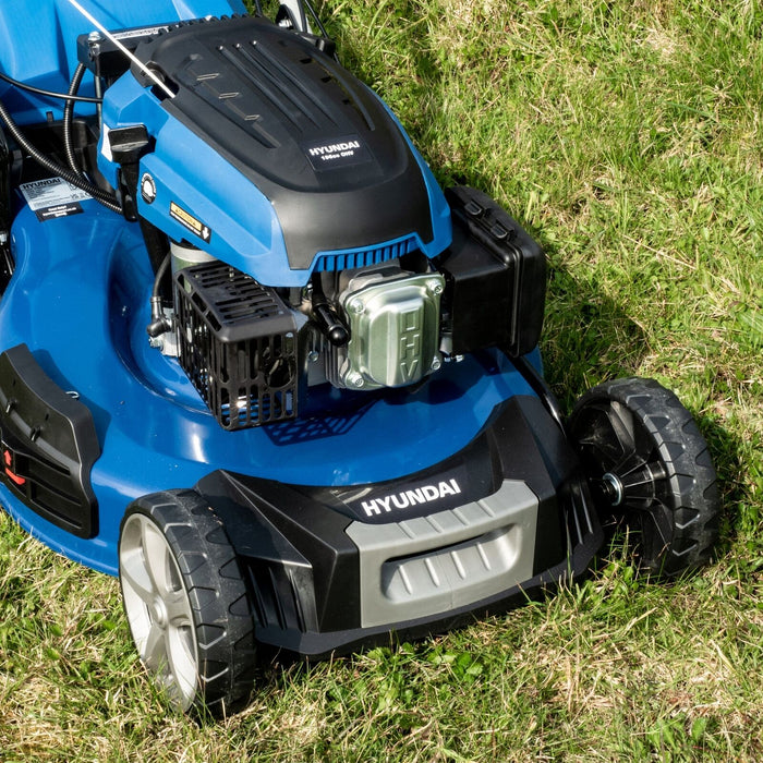 Hyundai 22”/56cm 196cc 4-in-1 Electric-Start Self-Propelled Petrol Lawnmower | H